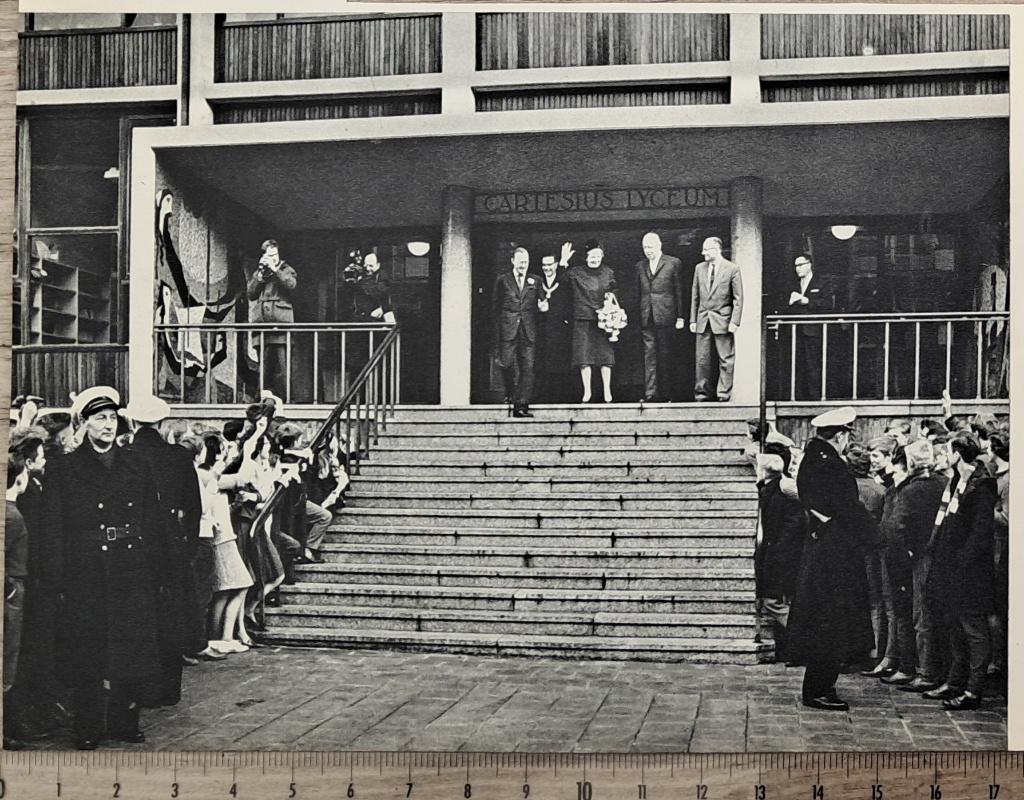 Amsterdam 1961; Kon. paar begroet op Cartesius Lyceum, Verzenden, 1960 tot 1980, Gebruikt, Overige onderwerpen