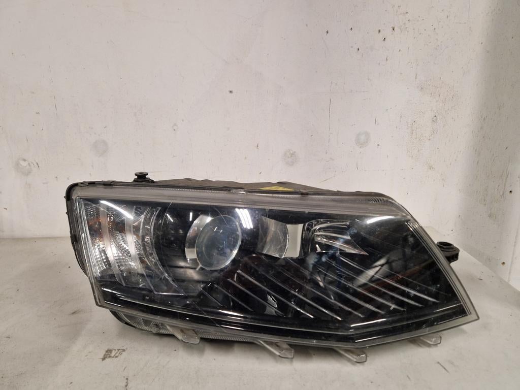 Skoda Octavia 5E Koplamp Rechts Xenon 5E1941018B, Ophalen of Verzenden, Gebruikt, Skoda