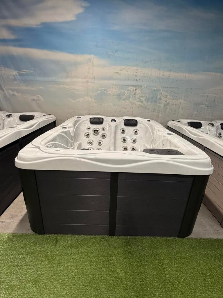 Jacuzzi Balboa 3 persoons incl Garantie, Verzenden, Zo goed als nieuw, Trap, Vast