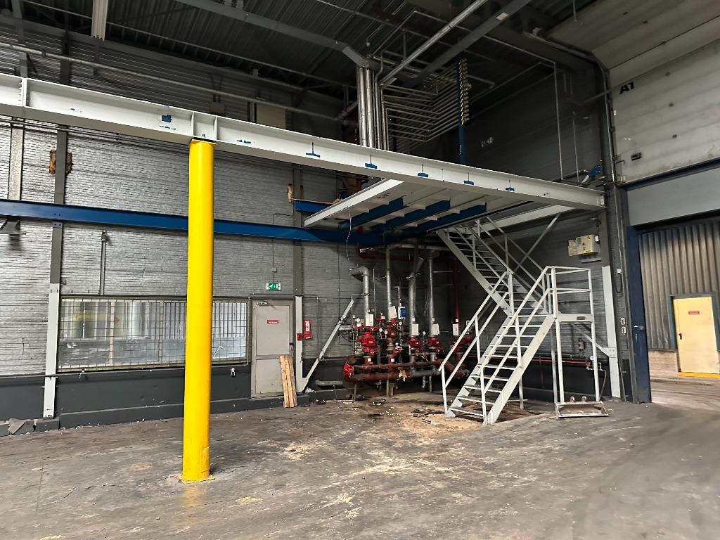 Complete entresolvloer / Staalconstructie (Gedemonteerd), Ophalen