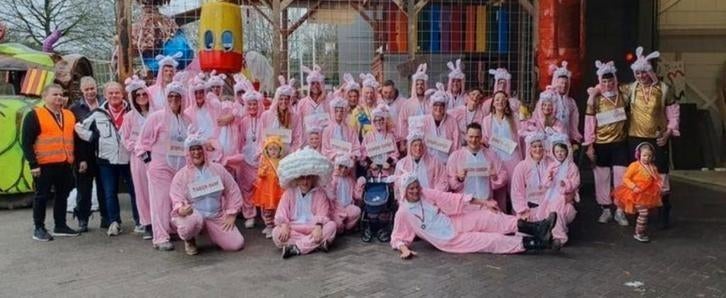 Carnavalpakken 29 stuks lekker warm voor loopgroep, Ophalen, Zo goed als nieuw, Carnaval, Kleding