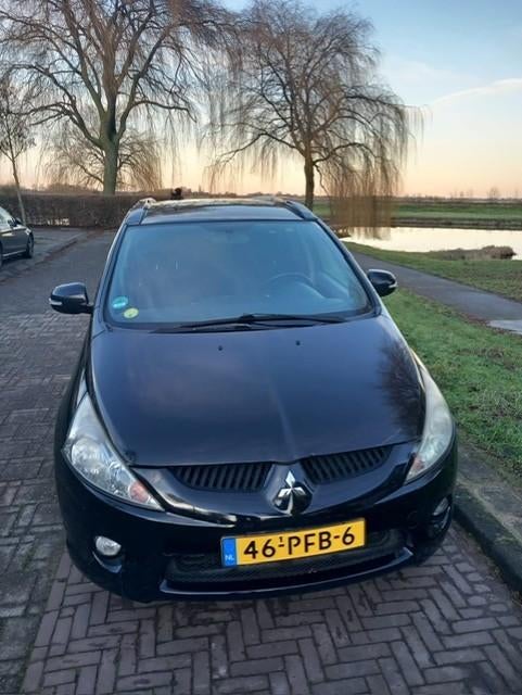 Mitsubishi Grandis 2.4 Mivec 7 2011 Zwart, Voorwielaandrijving, 164 pk, 7 stoelen, Zwart