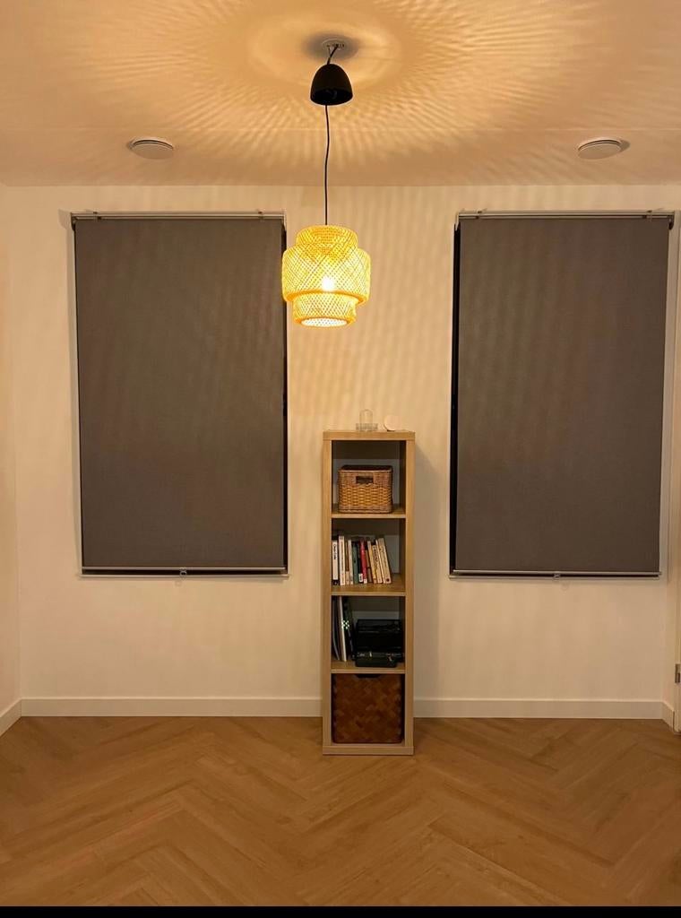 Twee grijze IKEA rolgordijnen - 1 meter breed, Huis en Inrichting, Stoffering | Gordijnen en Lamellen, Ophalen, 50 tot 100 cm