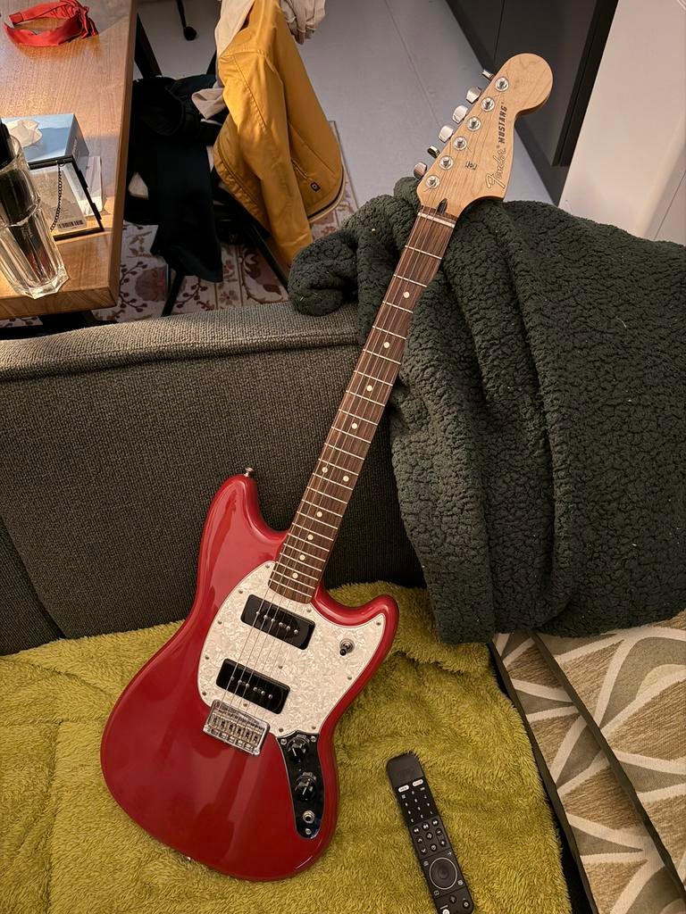 Fender Mustang p90 Torino Red, Muziek en Instrumenten, Ophalen, Zo goed als nieuw