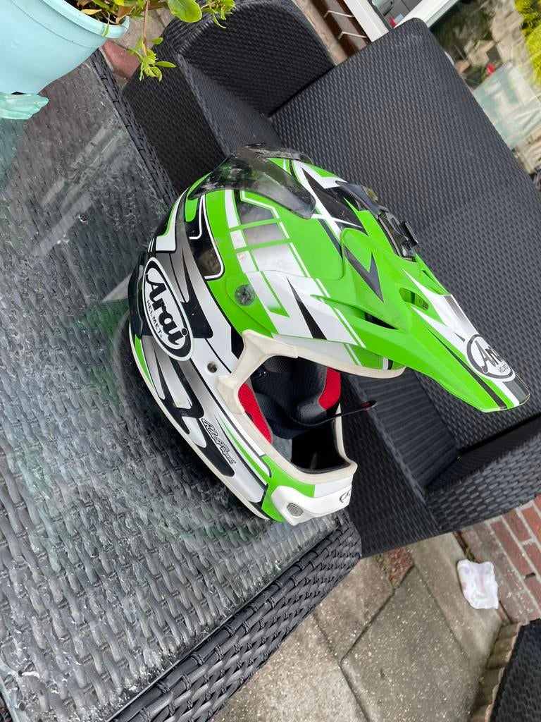 Arai crosshelm, Motoren, Ophalen