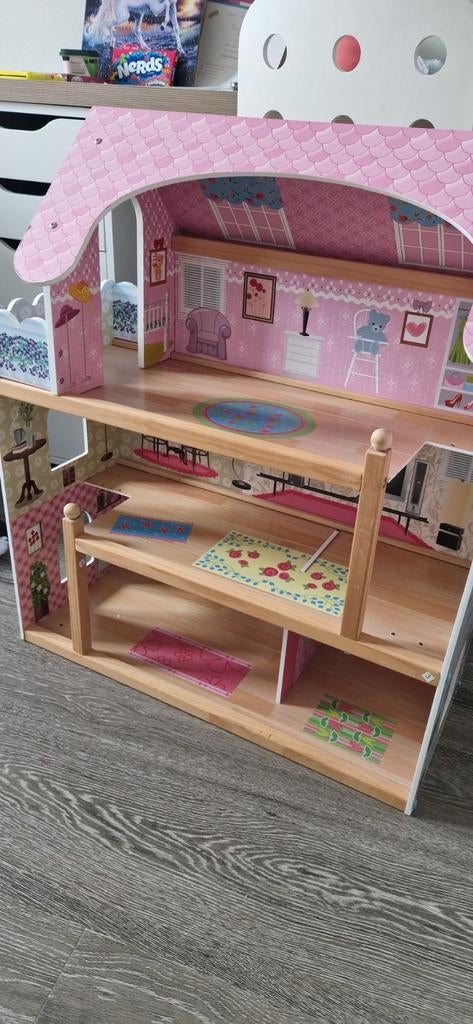 Leuk houten poppenhuis, Ophalen, Zo goed als nieuw, Poppenhuis