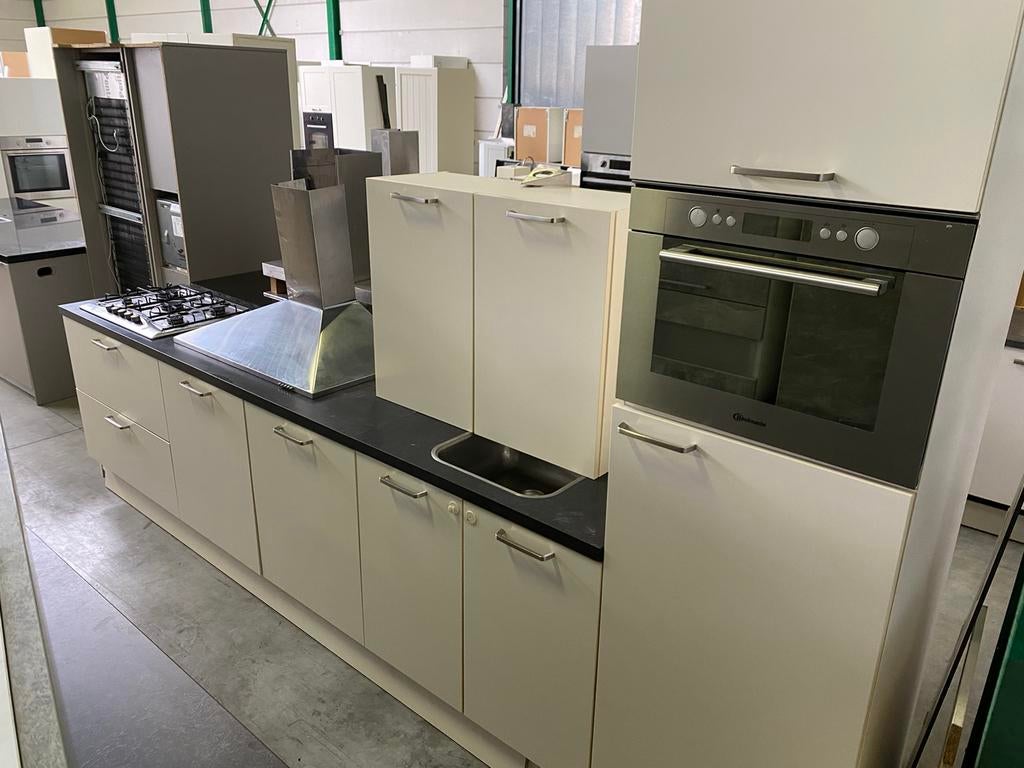 Complete Rechte Keuken Incl. apparatuur + GEDEMONTEERD, Huis en Inrichting, Keuken | Complete keukens, Hoekkeuken, Overige kleuren