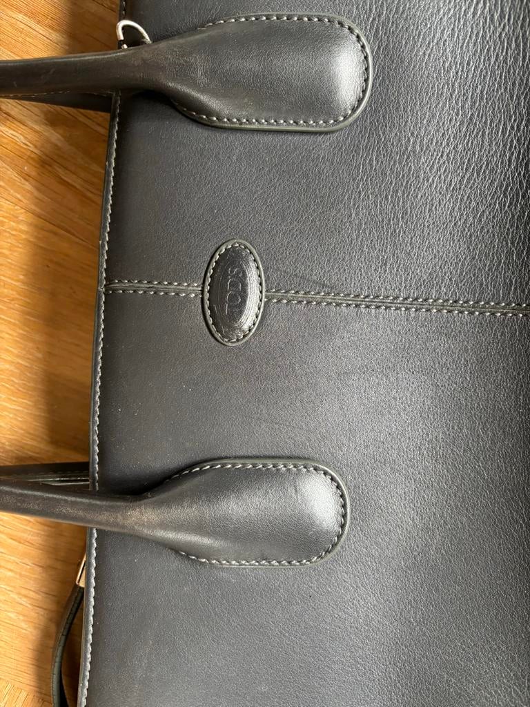 Elegante Tod's Handtas - Zwart Leer, Ophalen, Zo goed als nieuw, Grijs, Handtas