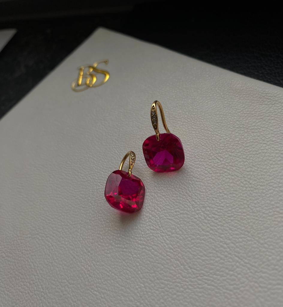 Oorbellen robijn verguld 18k, Overige materialen, Hangers, Nieuw, Ophalen of Verzenden
