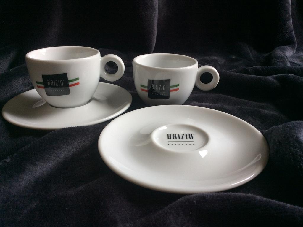 Brizio Espresso kop en schotel 2stuks, Huis en Inrichting, Keuken | Servies, Ophalen, Zo goed als nieuw, Overige stijlen, Kop(pen) en/of Schotel(s)