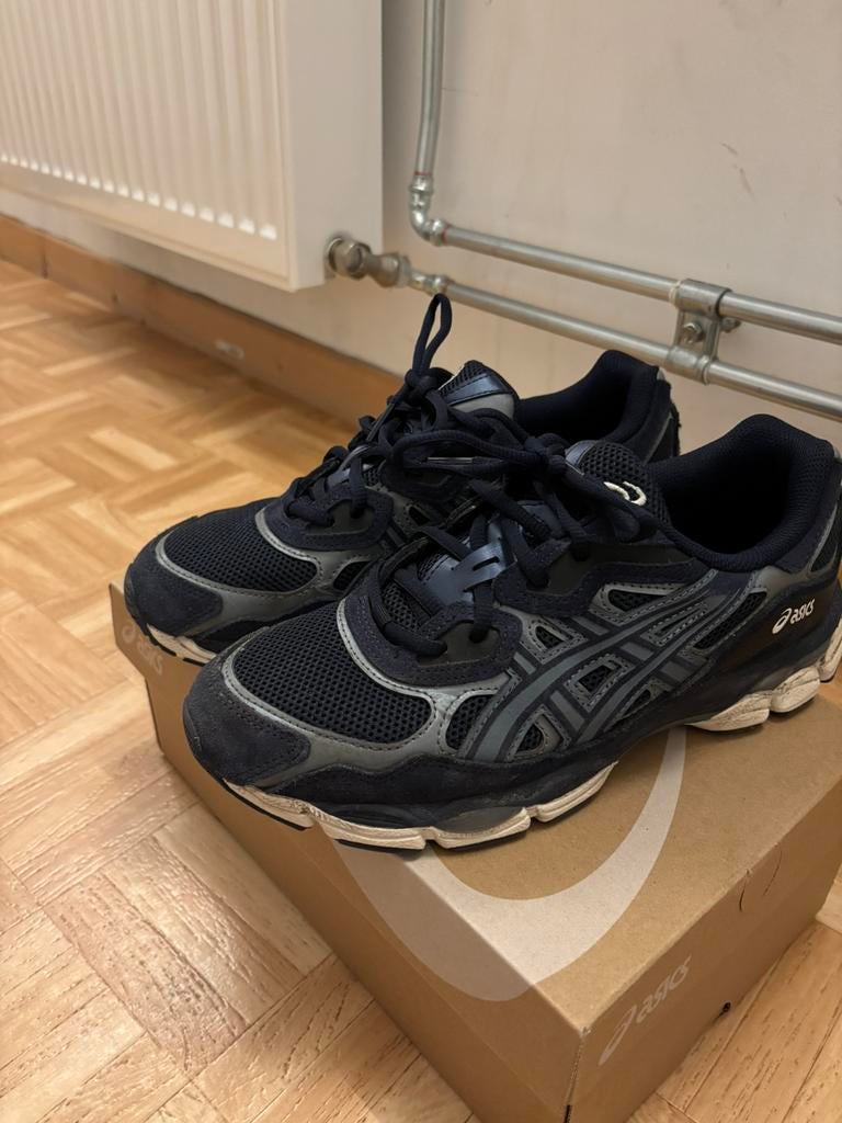 ASICS marineblauw, Ophalen of Verzenden, Zo goed als nieuw, Hardloopschoenen, Asics