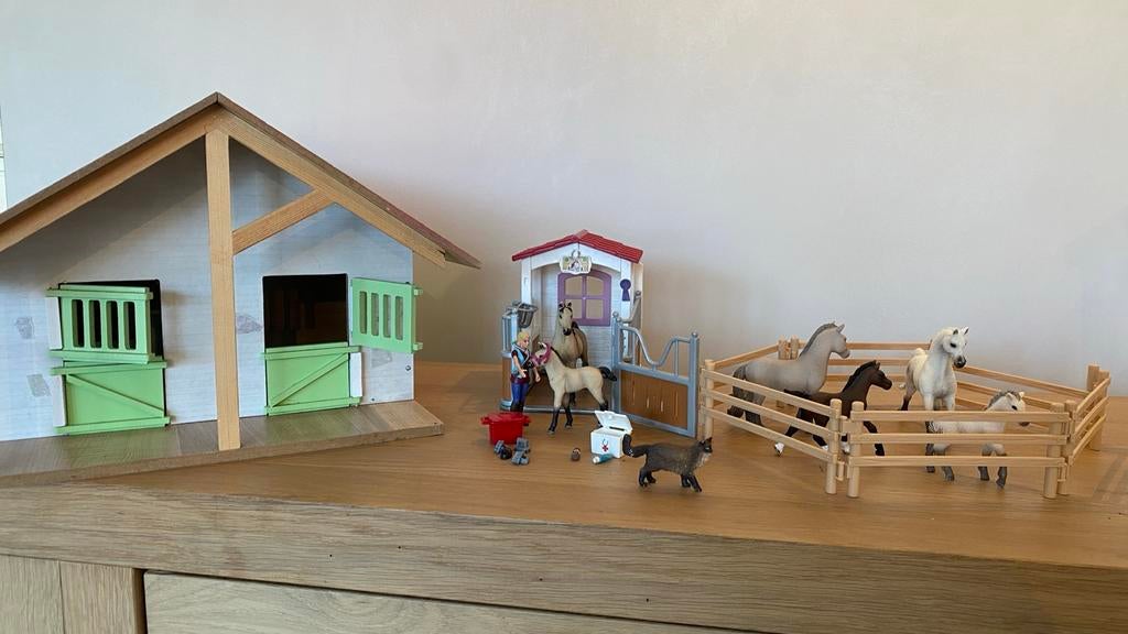 Houten paardenstal, dierenarts, paarden en weide (Schleich), Ophalen of Verzenden, Gebruikt, Toebehoren