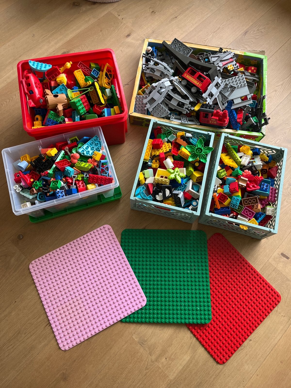 Grote partij LEGO Duplo met treinbaan en bouwplaten, Ophalen, Gebruikt, Inclusief extra onderdelen, Duplo