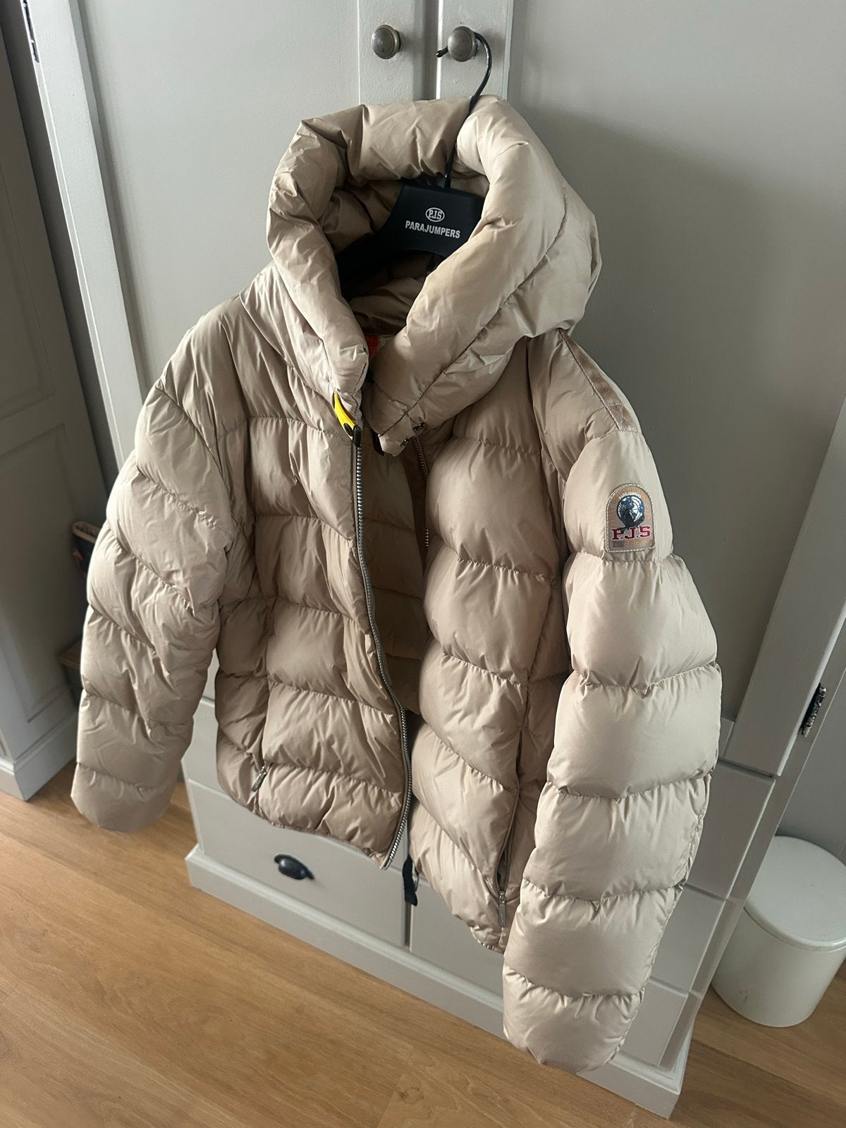 Parajumpers Matte donsjas - Zo goed als nieuw, Kleding | Dames, Ophalen of Verzenden, Zo goed als nieuw, Maat 42/44 (L), Beige