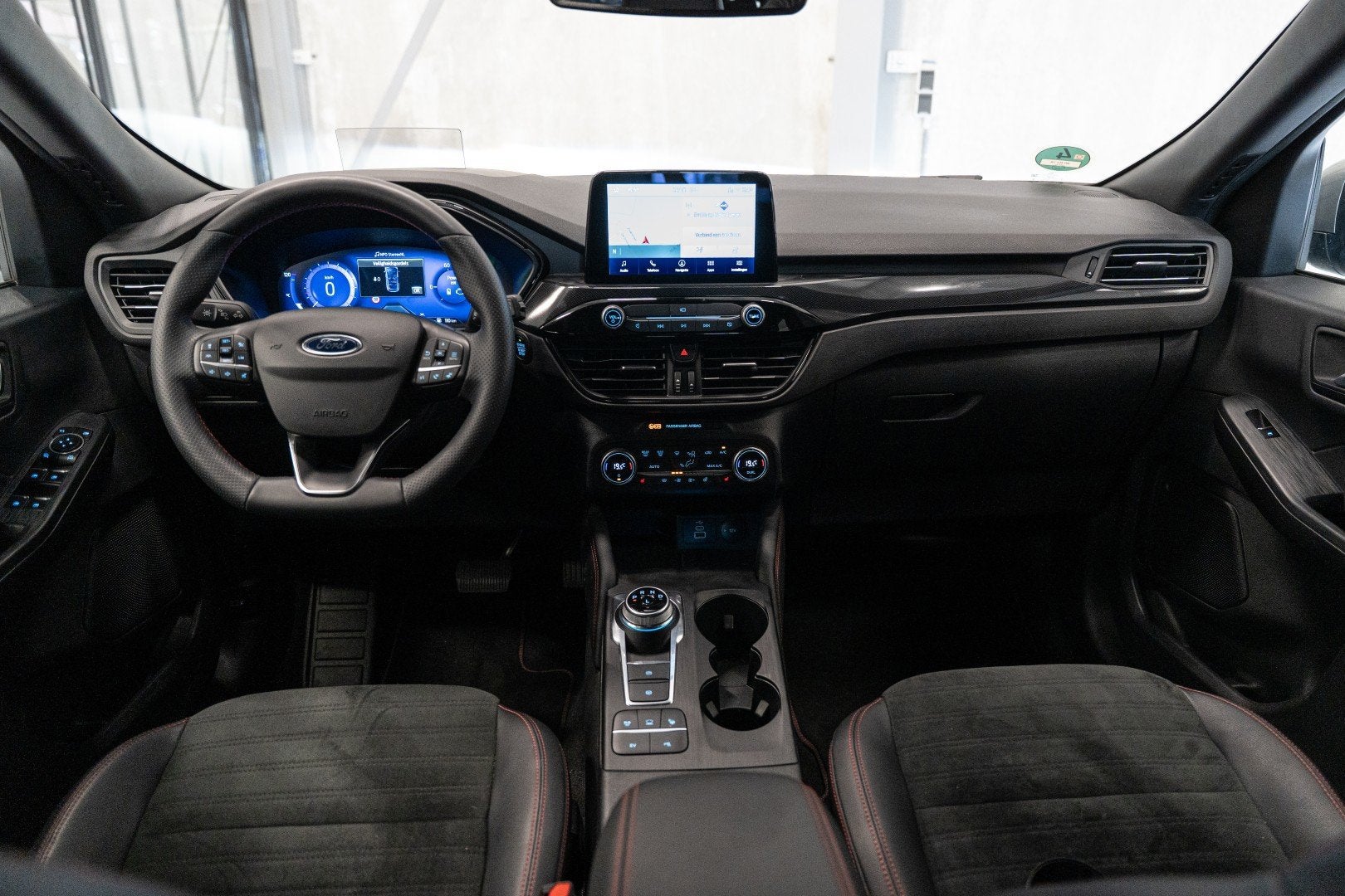 Foto 4 van Ford KUGA 2.5 PHEV ST-Line | Nieuwstaat! | Alcantara | Head