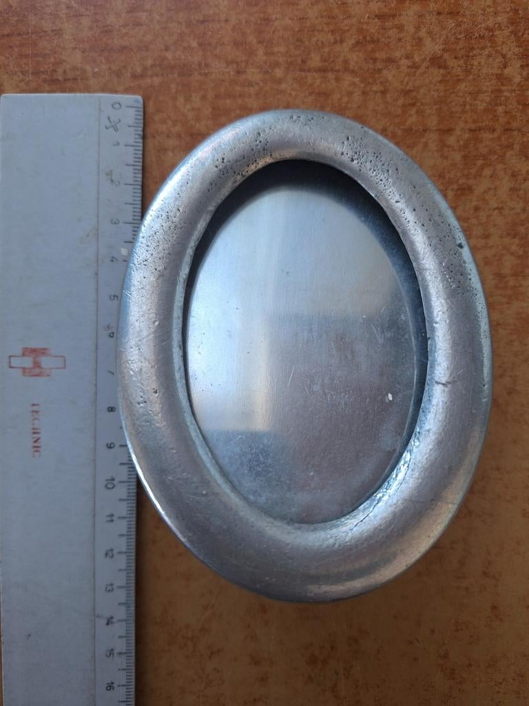 Ovaal zilvertinnen fotolijstje, Minder dan 50 cm, Gebruikt, Metaal of Aluminium, Ophalen of Verzenden