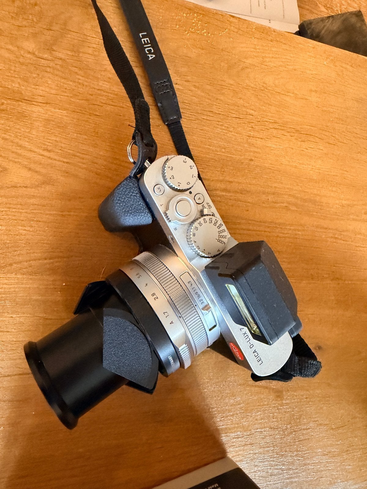 Leica D-LUX 7 met grip, flitser - Nieuwstaat met garantie, Touchscreen, Leica, Ophalen of Verzenden, Zo goed als nieuw