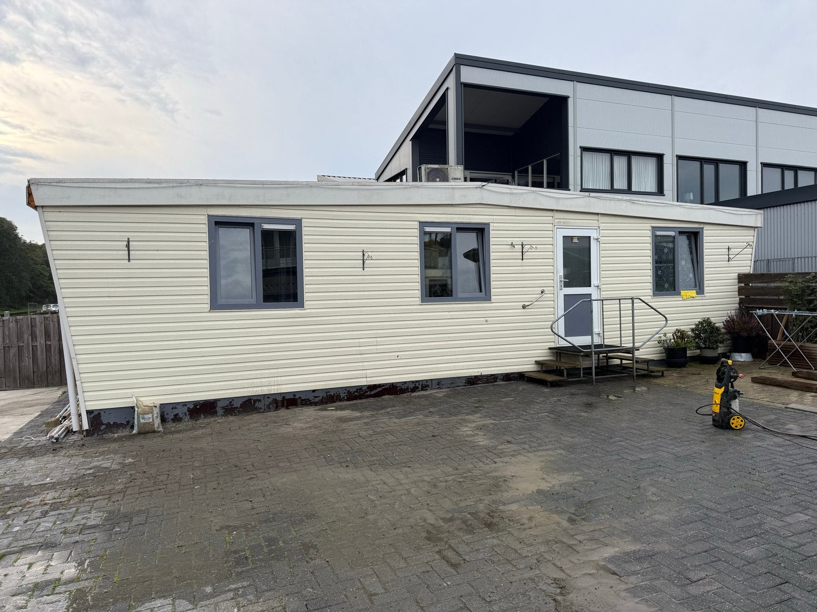 Challet/woonwagen 12x4 meter., Caravans en Kamperen, Onbekend., Onbekend, Oostenrijk, Tot en met 4