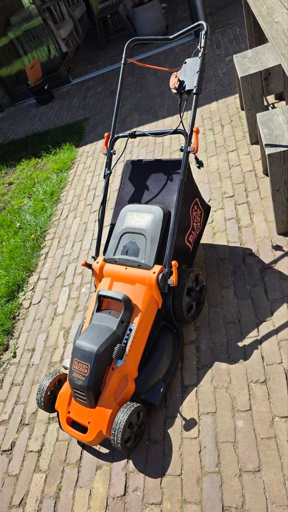 Black&Decker grasmaaier 2000W, Tuin en Terras, Grasmaaiers, Ophalen, Cirkelmaaier, Gebruikt, Elektrische grasmaaier