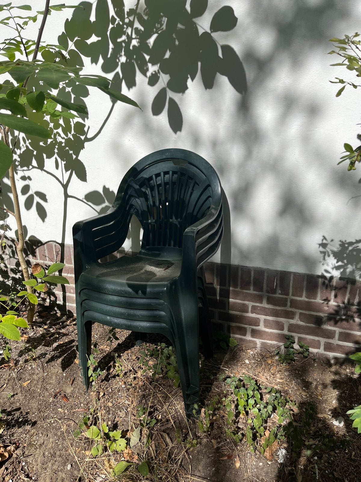 Vier groene plastic tuinstoelen, Ophalen, Gebruikt, Plastic, Stapelbaar