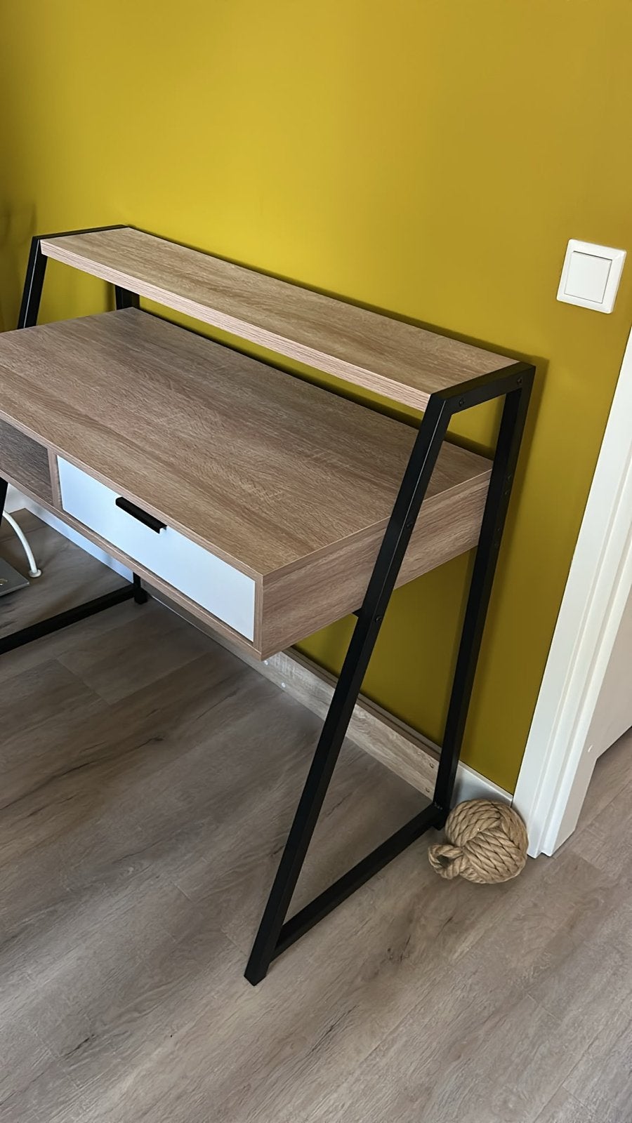 Modern bureau met lade en opbergruimte, Ophalen, Bruin, Zo goed als nieuw, Computerbureau