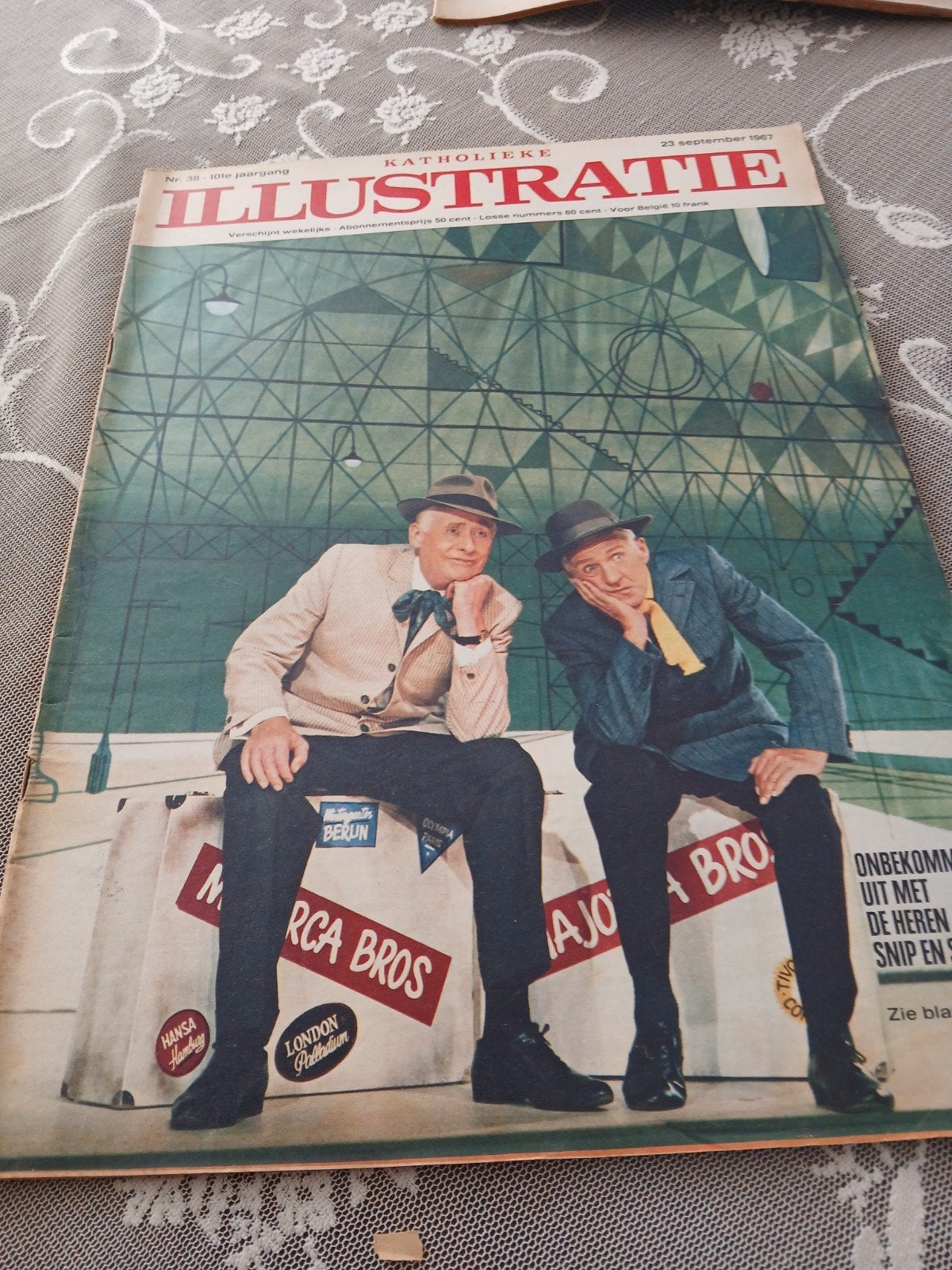 4 Katholieke Illustraties 1967, Ophalen of Verzenden, Gelezen