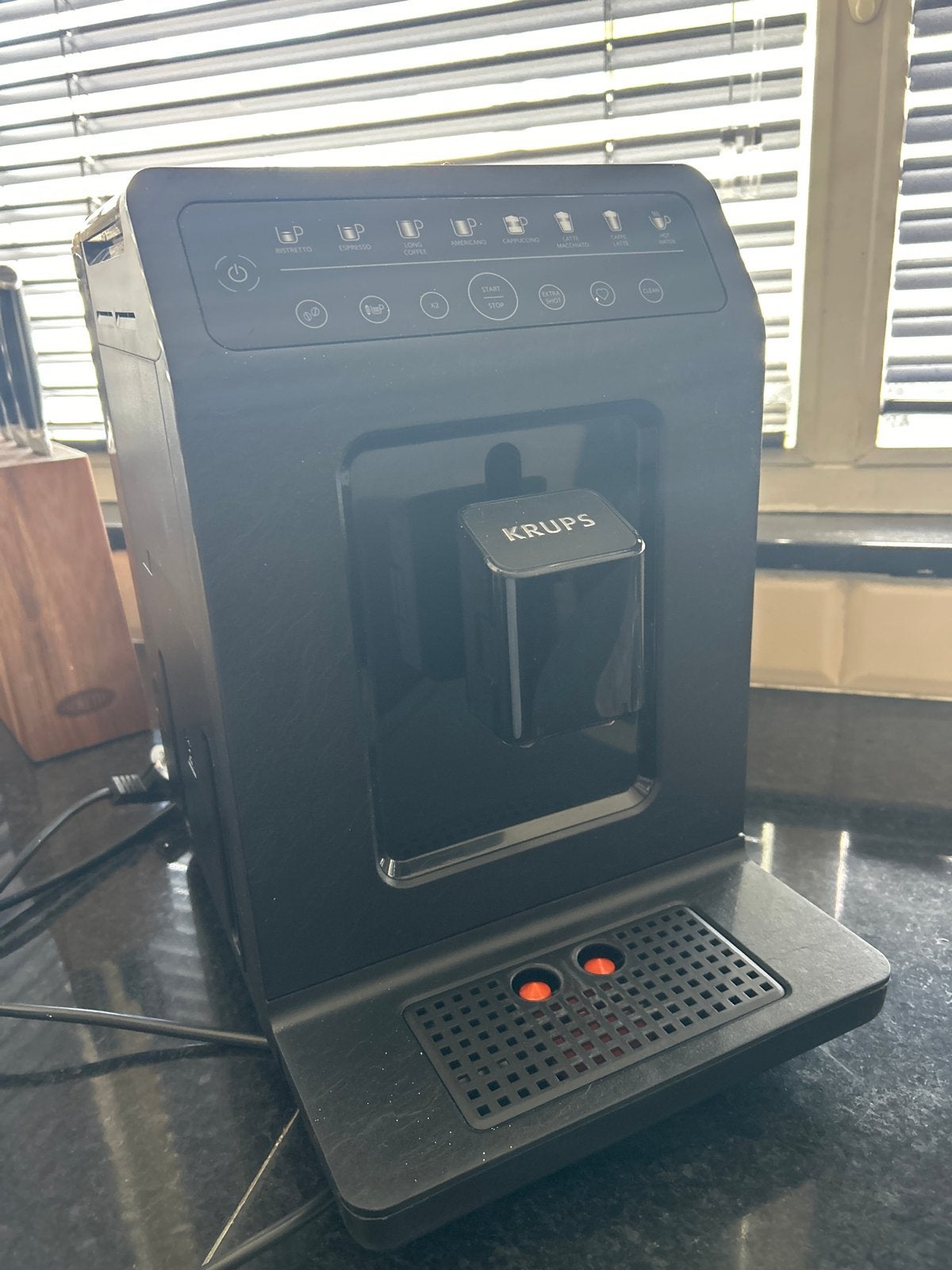Krups EA89B volautomatische espressomachine, Witgoed en Apparatuur, Koffiezetapparaten, Afneembaar waterreservoir, Espresso apparaat
