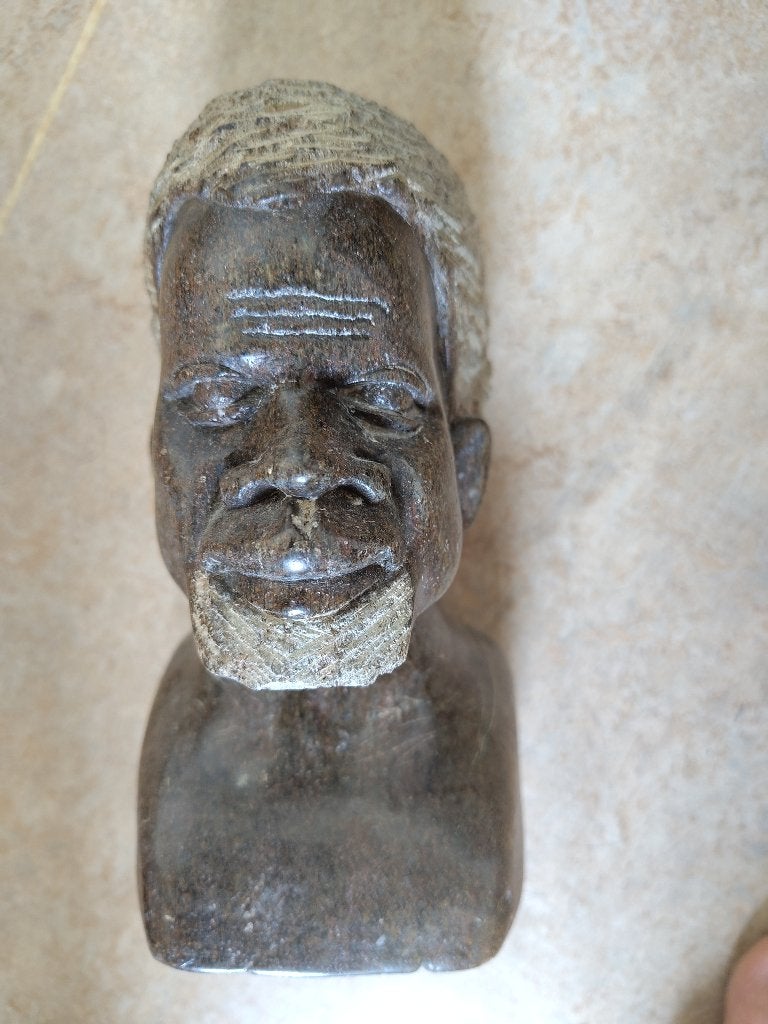 Handgemaakte Afrikaanse buste uit (Shona) steen., Minder dan 20 cm, Buste, Ophalen of Verzenden, Steen of Keramiek