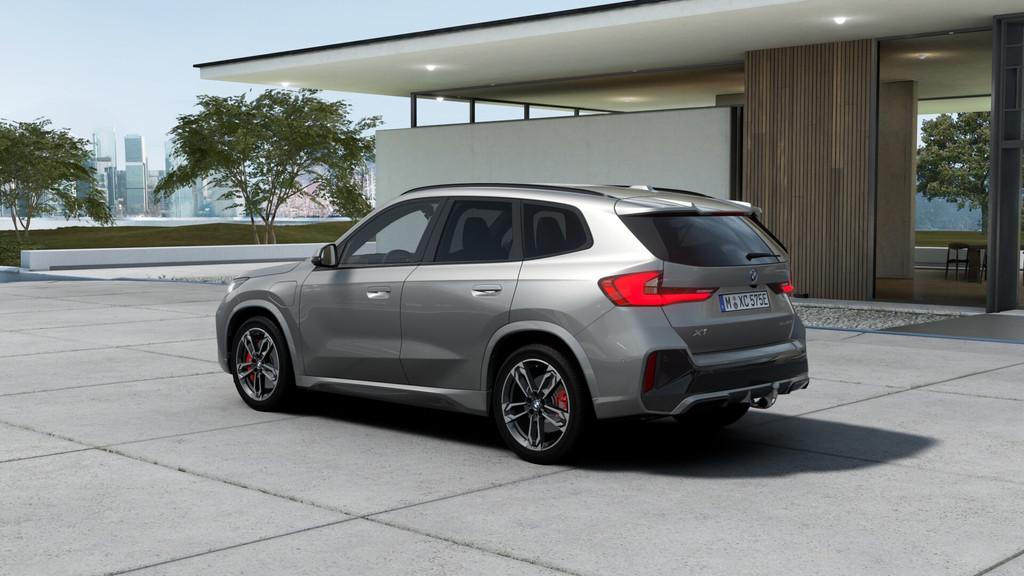 BMW X1 xDrive30e M Sport Automaat / Panoramadak / Trekhaak /, Zwart, Leder, Bedrijf, Hybride Elektrisch/Benzine