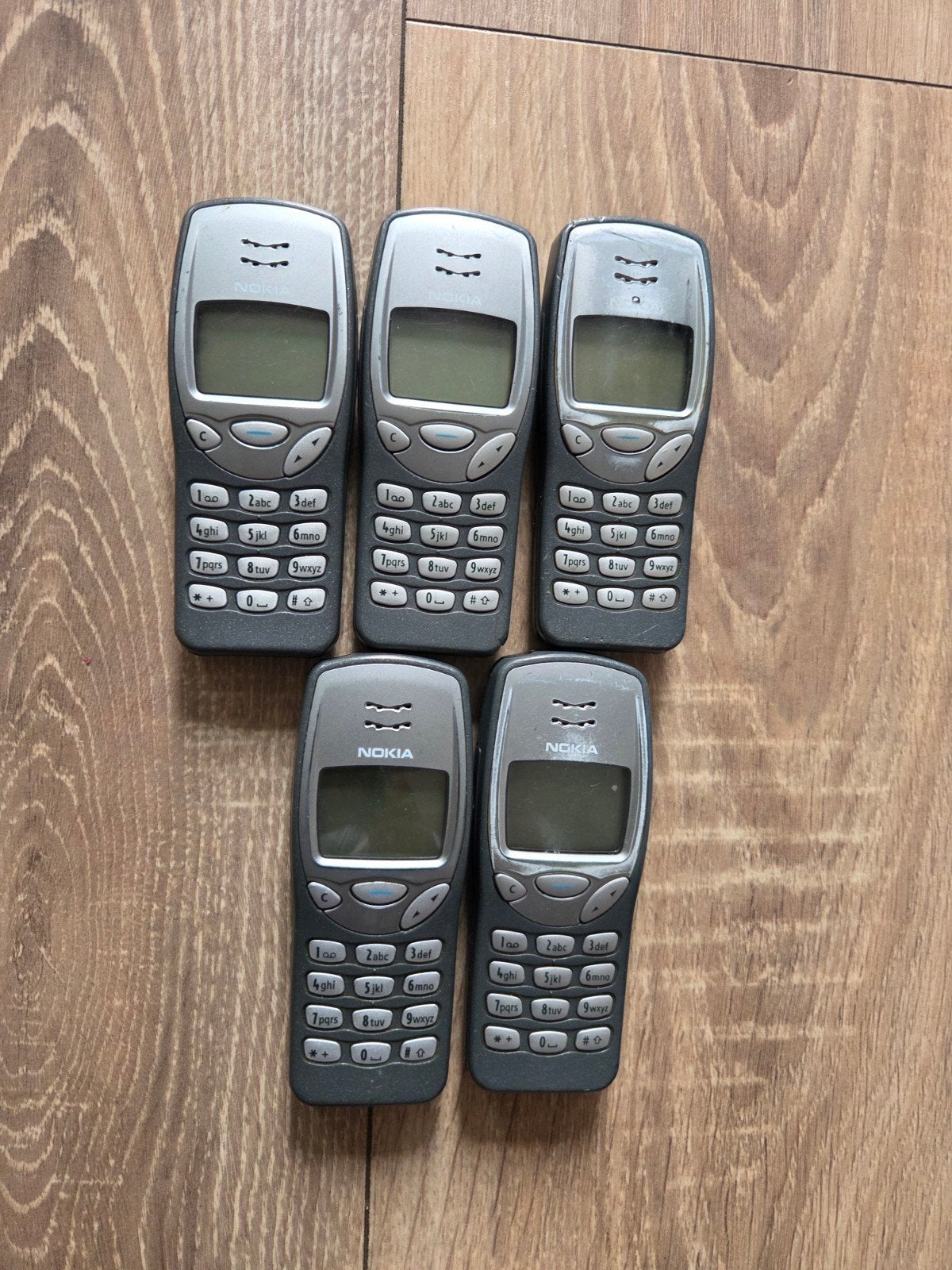 TE KOOP PARTIJ VAN 5 STUKS NOKIA 3210, Gebruikt, Zwart, Ophalen of Verzenden, A