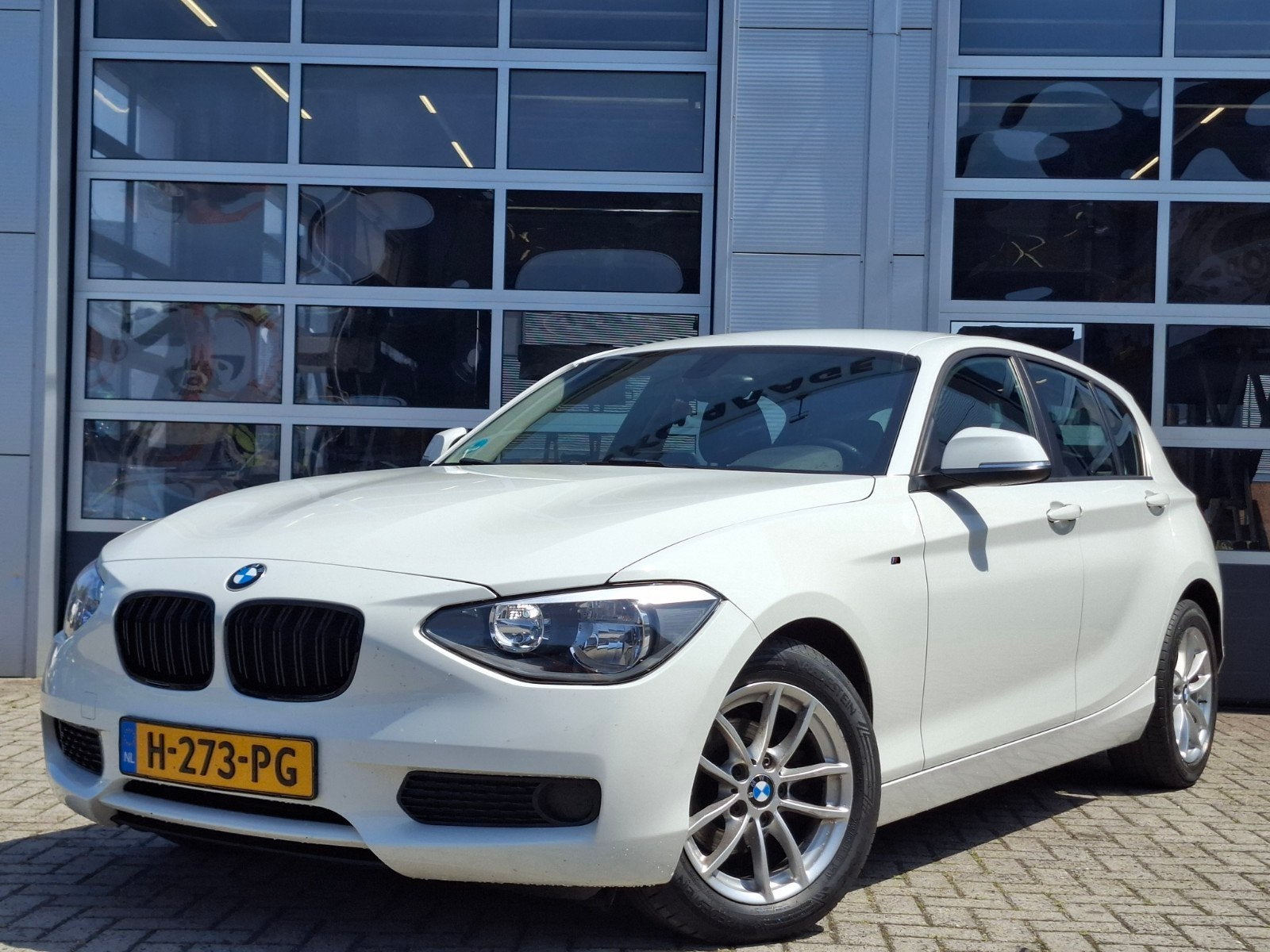 BMW 1-Serie 114I 75KW 5-DR 2012 Wit, Auto's, BMW, 1-Serie, Multifunctioneel stuurwiel, Zwart, 4 cilinders