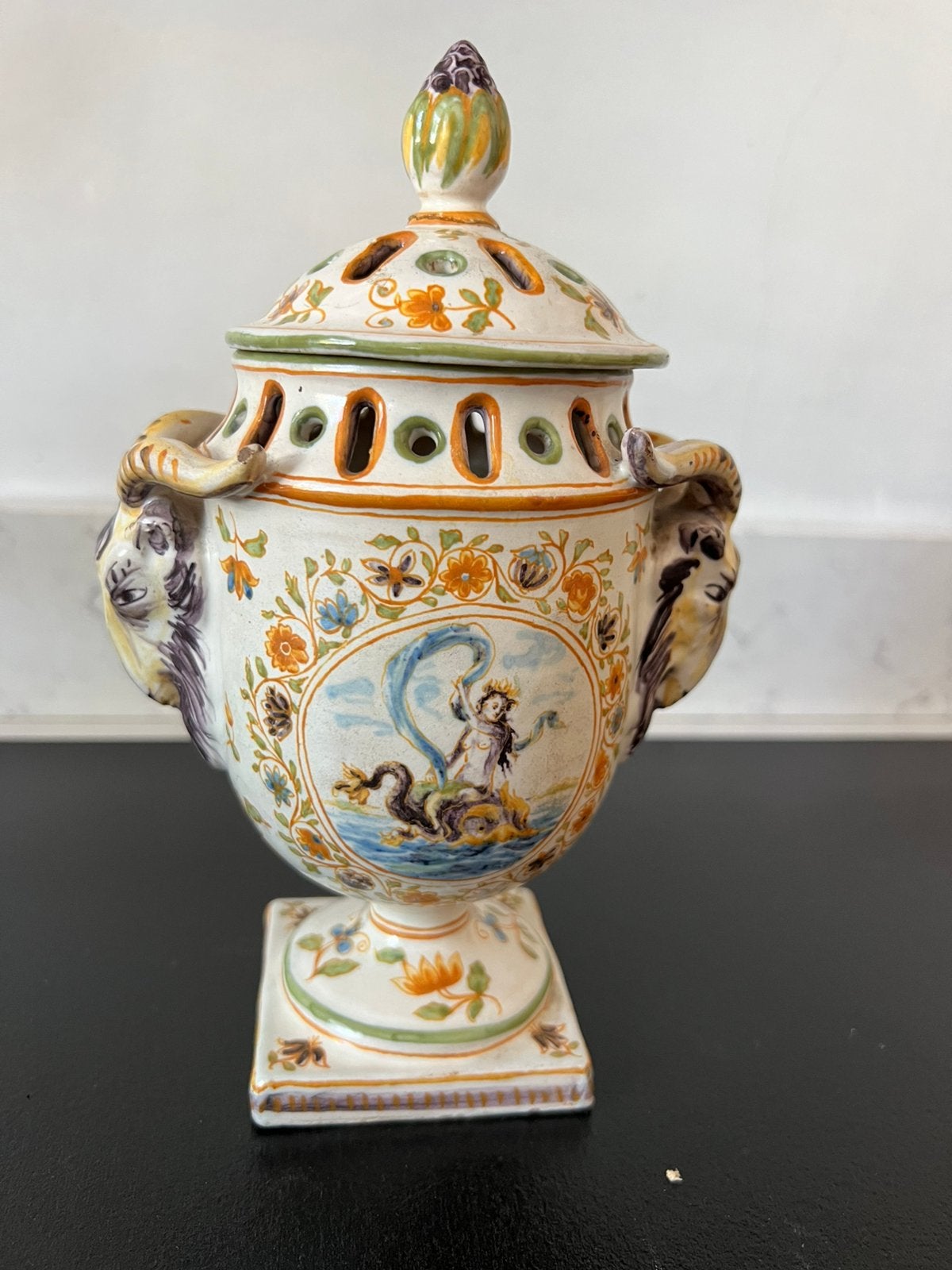 Italiaanse majolica potpourri pot met deksel., Ophalen of Verzenden