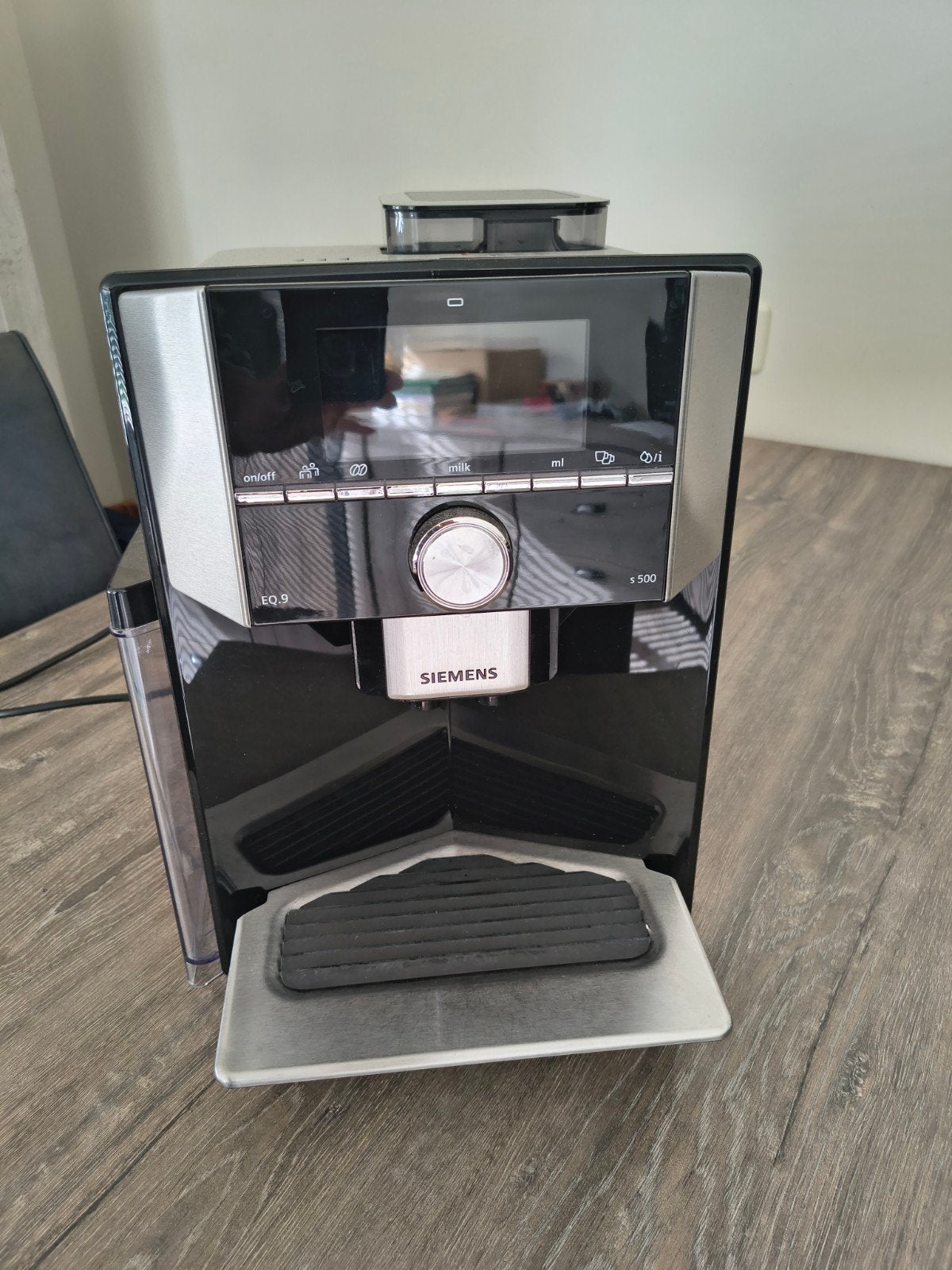 Siemens EQ9 S500 Volautomatische Espressomachine, Witgoed en Apparatuur, Afneembaar waterreservoir, Gebruikt, Koffiemachine, 4 tot 10 kopjes