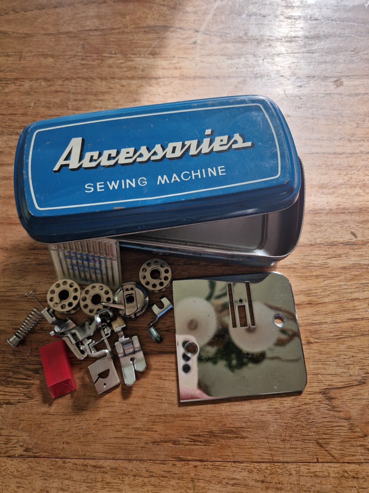 Naaimachine accessoires in vintage blik, Ophalen of Verzenden, Gebruikt, Toebehoren, Overige merken