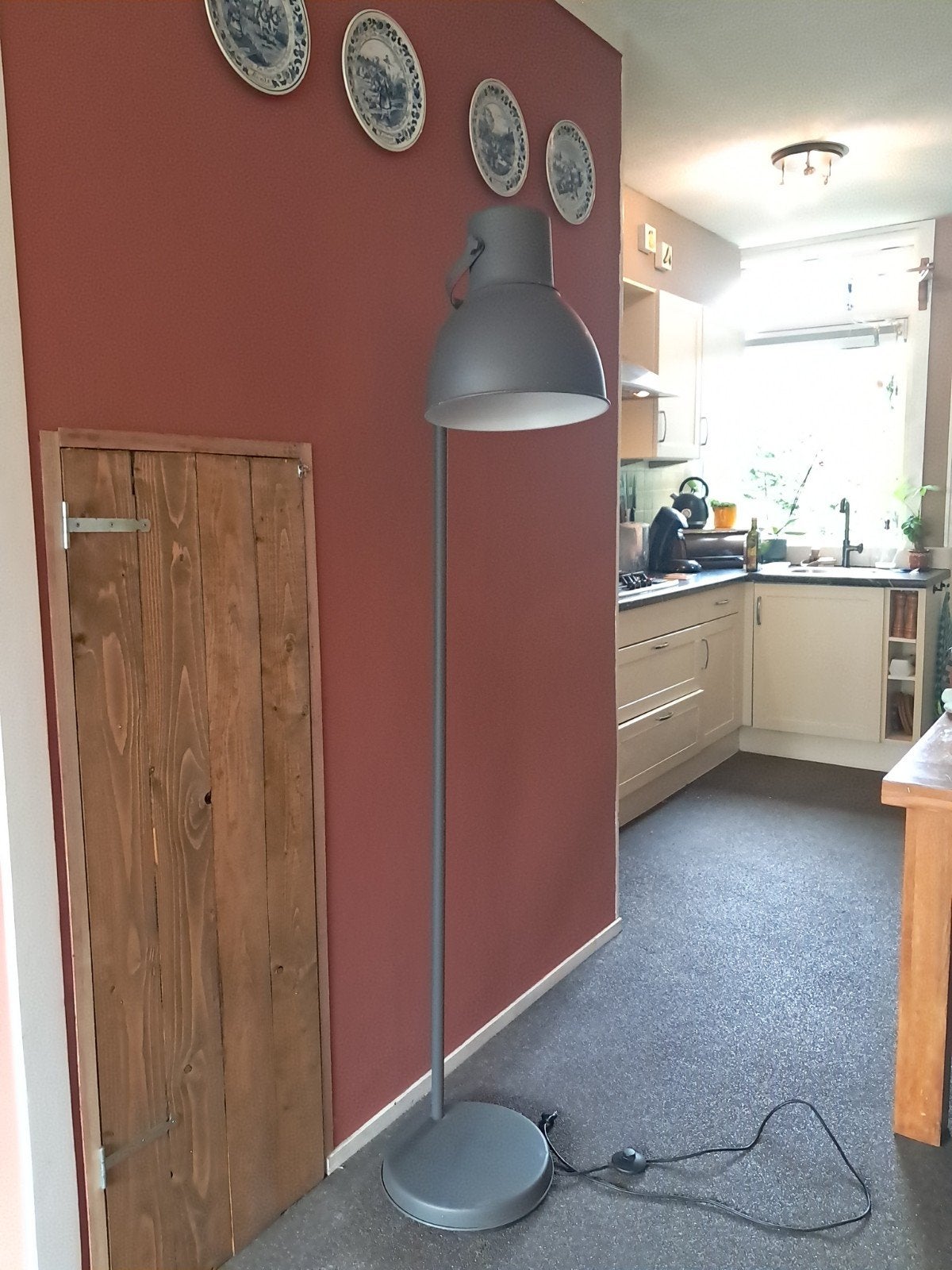 Grijze staande lamp met grote kap, Ophalen, Gebruikt, E27 (groot), Modern industrieel