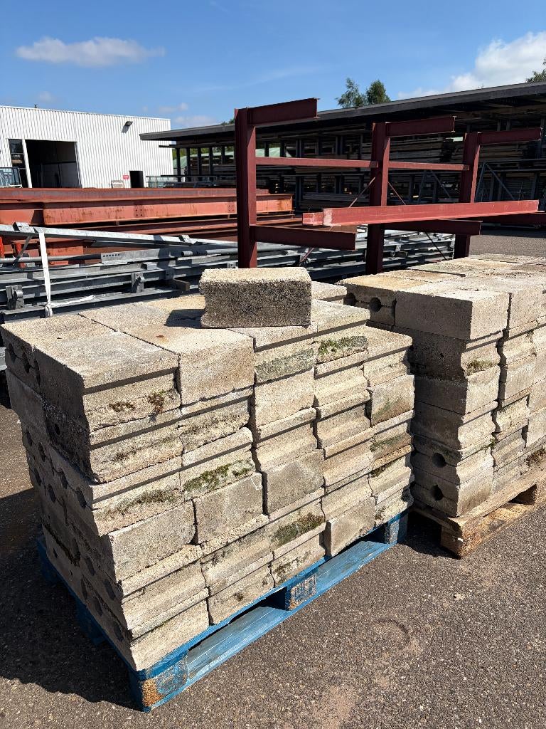 Stenen  betonsteen beton blok ( 318 ), Ophalen, Bakstenen, Nb, Nb
