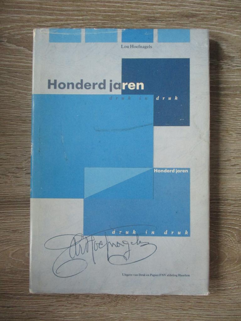 Honderd jaren druk in druk - Lou Hoefnagels, Boeken, Ophalen of Verzenden, Gelezen