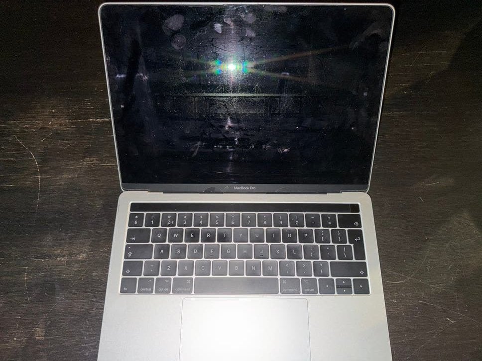 Defecte MacBook Pro A1706 - Voor onderdelen of reparatie, Computers en Software, Apple Macbooks, MacBook Pro, 256 GB, 2 tot 3 Ghz