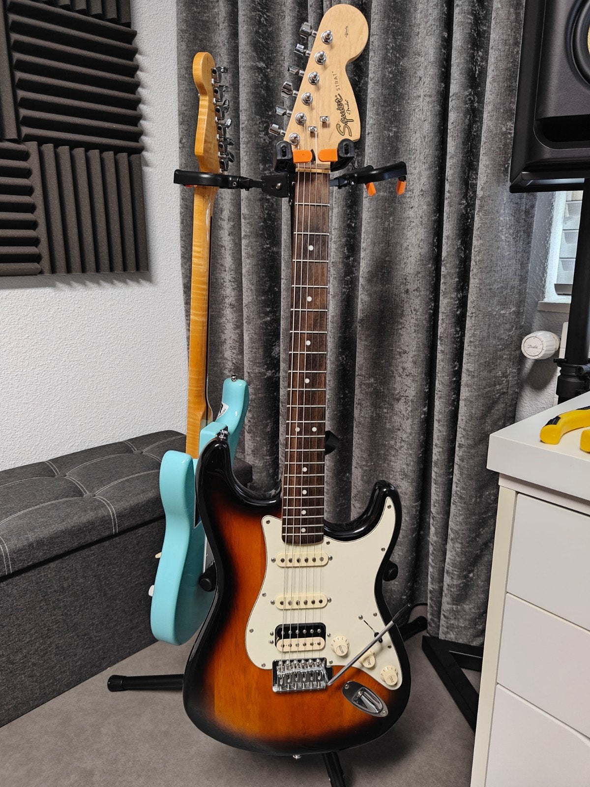 Squier Stratocaster HSS + UPGRADED, Muziek en Instrumenten, Snaarinstrumenten | Gitaren | Bas, Zo goed als nieuw, Elektrisch, 6-snarig