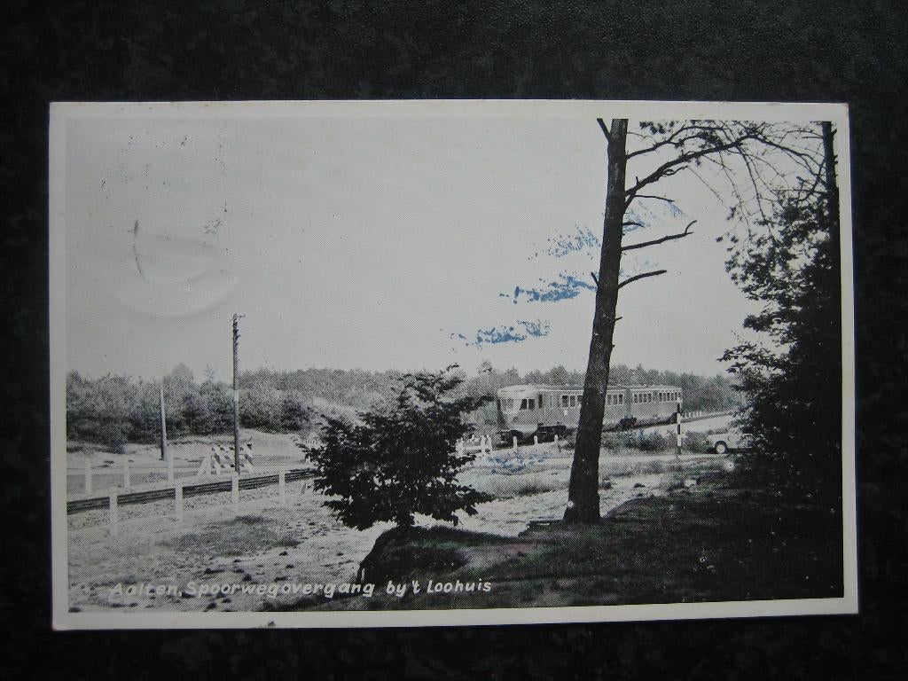 AALTEN spoorwegovergang bij 't Loohuis met trein 1958, Ophalen of Verzenden, 1940 tot 1960, Gelderland