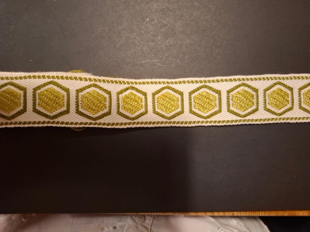 Vintage.  Mooi stuk band met groene tint, Hobby en Vrije tijd, Naaien en Fournituren, Ophalen