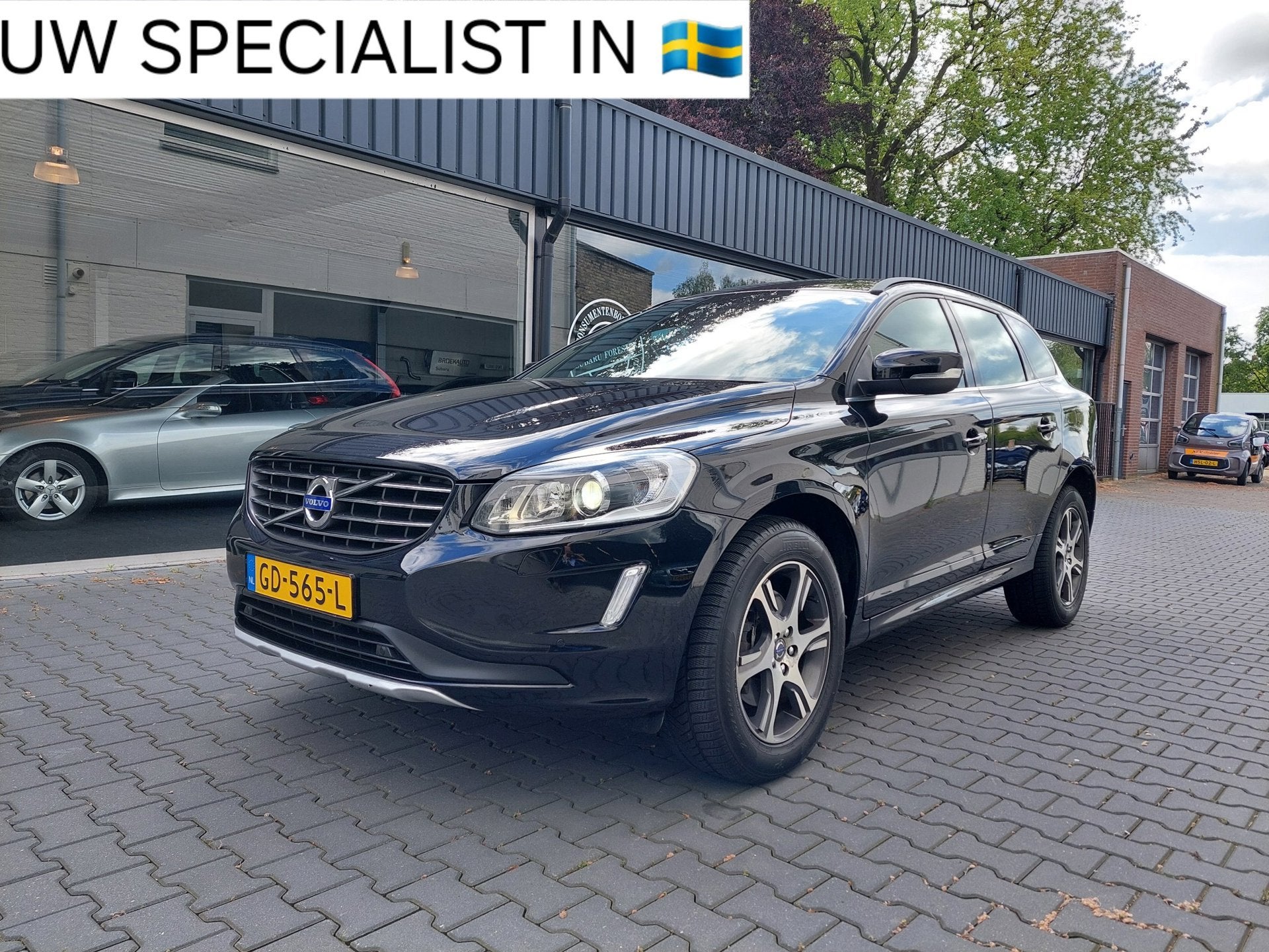 Volvo XC60 2.0T5 FWD Momentum Dealer onderhouden Xenon Telef, Auto's, Dealer onderhouden, 15 km/l, Gebruikt, 4 cilinders