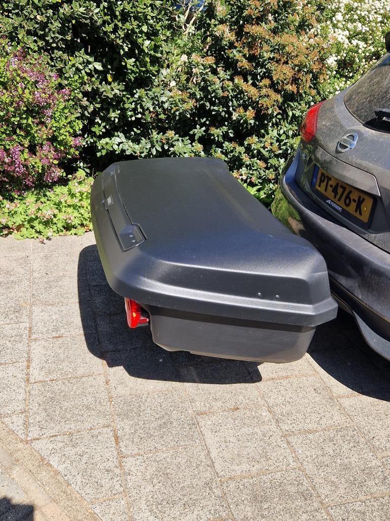 Te Huur, Thule Arcos M Trekhaakkoffer/trekhaakbox 300 liter., Ophalen, Zo goed als nieuw