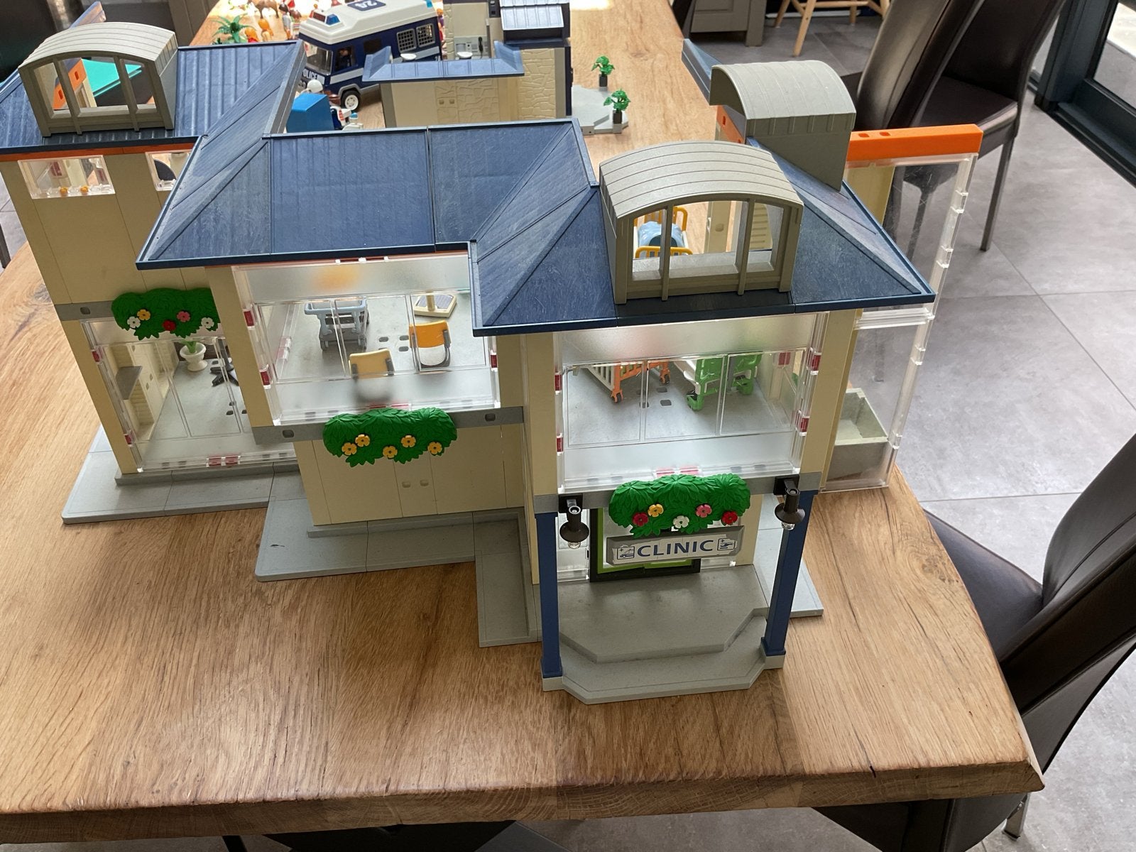 Playmobil Politiebureau en Ziekenhuis - Complete Sets, Ophalen of Verzenden, Gebruikt, Complete set