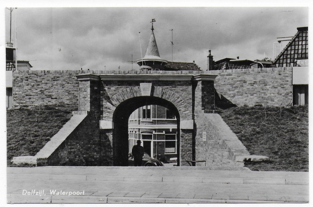 Delfzijl De waterpoort Ongelopen Ansichtkaart (B7529 ), Ophalen of Verzenden, 1960 tot 1980, Ongelopen