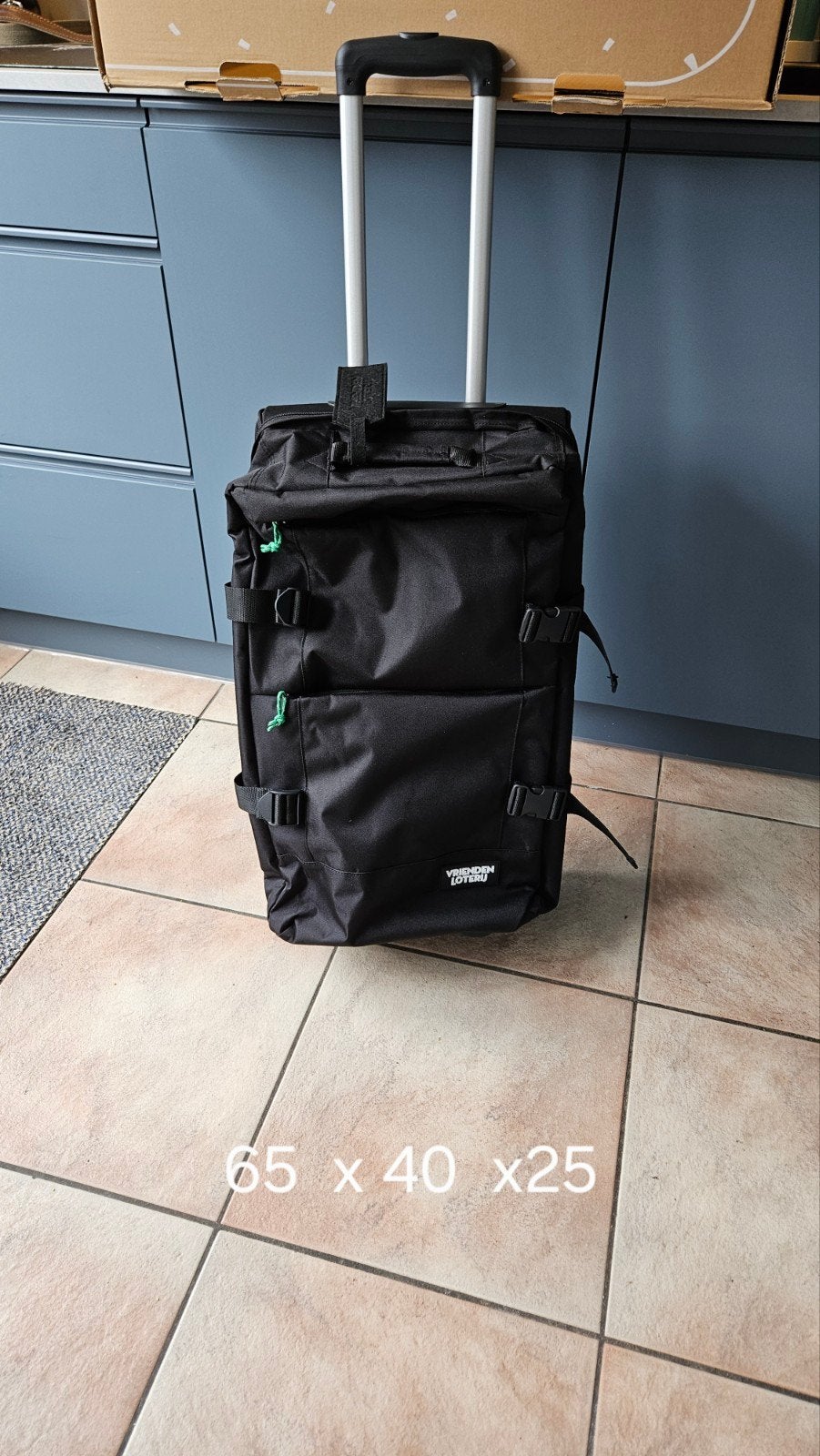 Zwarte rolkoffer 65 liter - Ideaal voor reizen, Uitschuifbare handgreep, 20 tot 30 cm, Zwart, Nieuw