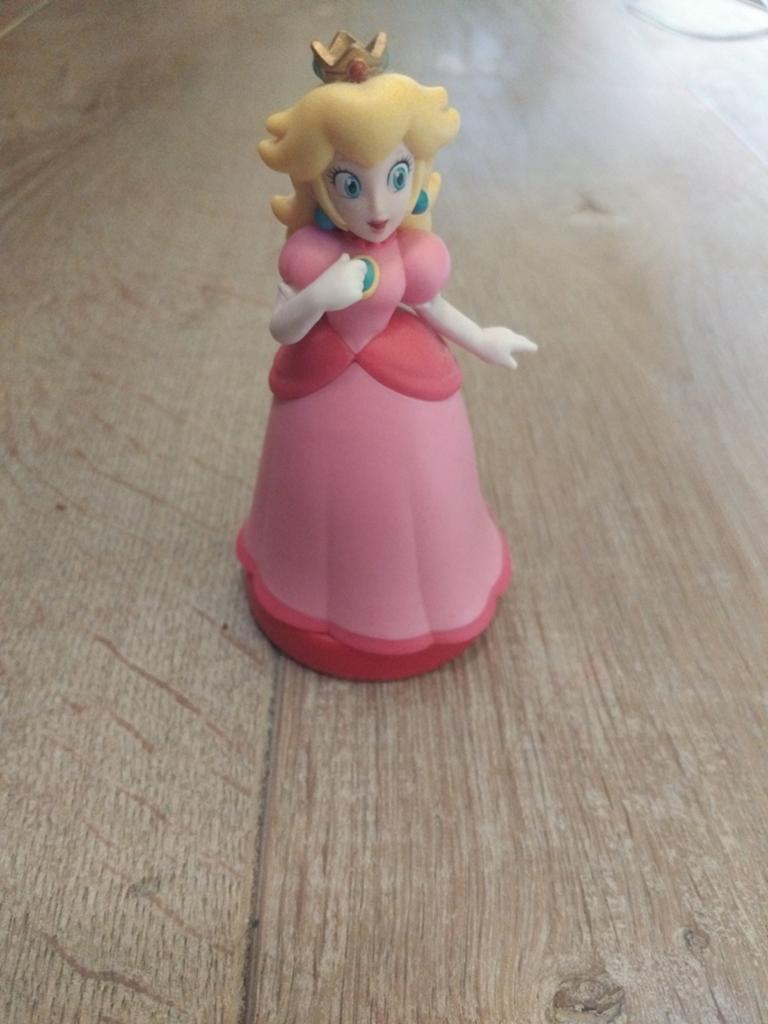 Peach amiibo (Mario Series), Ophalen of Verzenden, Zo goed als nieuw, Vanaf 7 jaar