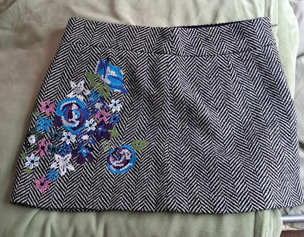 Minirok met bloemenborduursel en pailletten, maat 42, Kleding | Dames, Rokken, Zwart, Maat 42/44 (L), Ophalen of Verzenden, Boven de knie