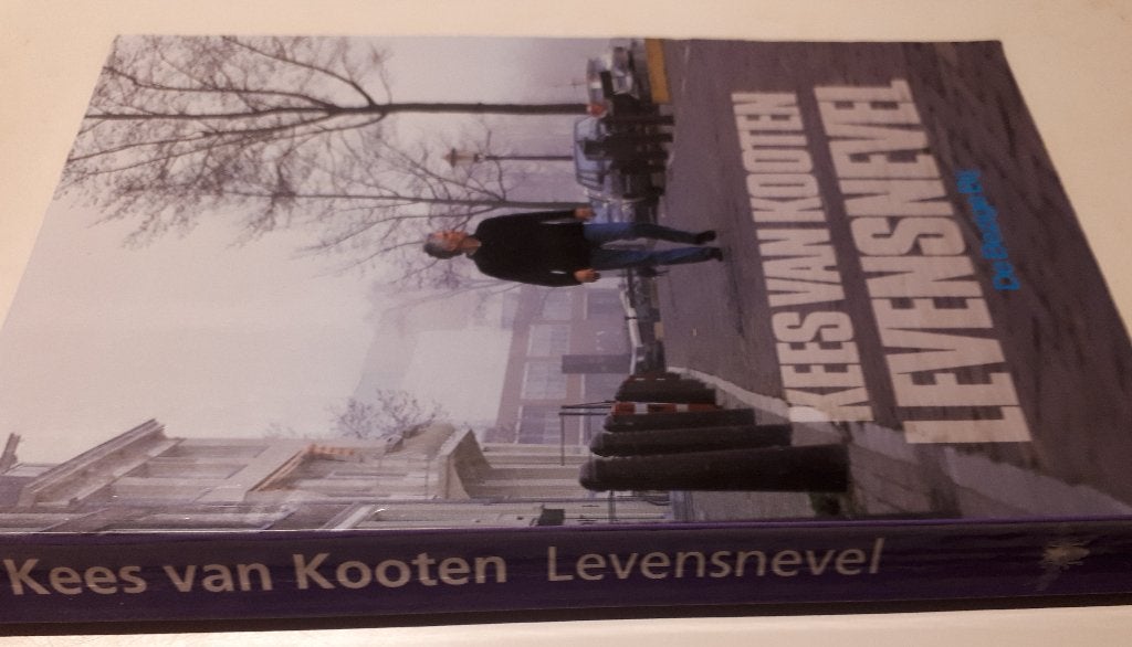Levensnevel - Kees van Kooten, Boeken, Humor, Ophalen of Verzenden, Gelezen, Moppen