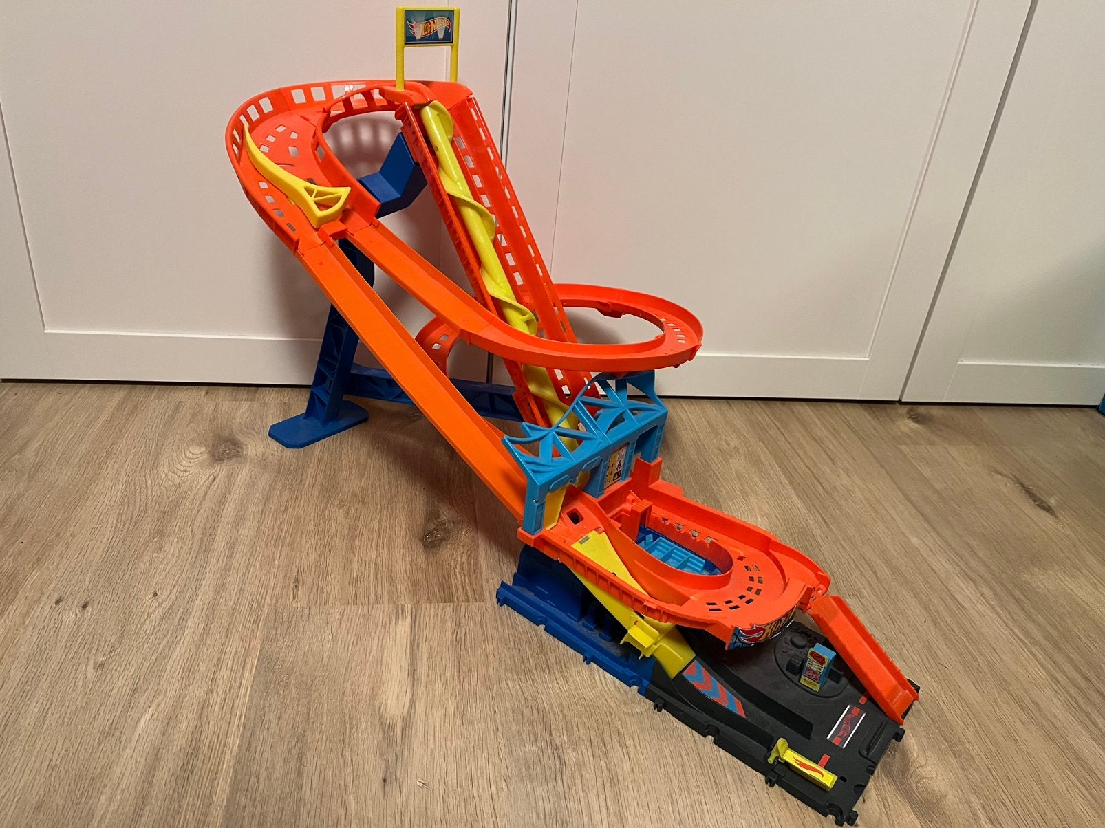 Hotwheels racebaan roller coaster rally, Ophalen, Zo goed als nieuw, Elektrisch, Hot Wheels